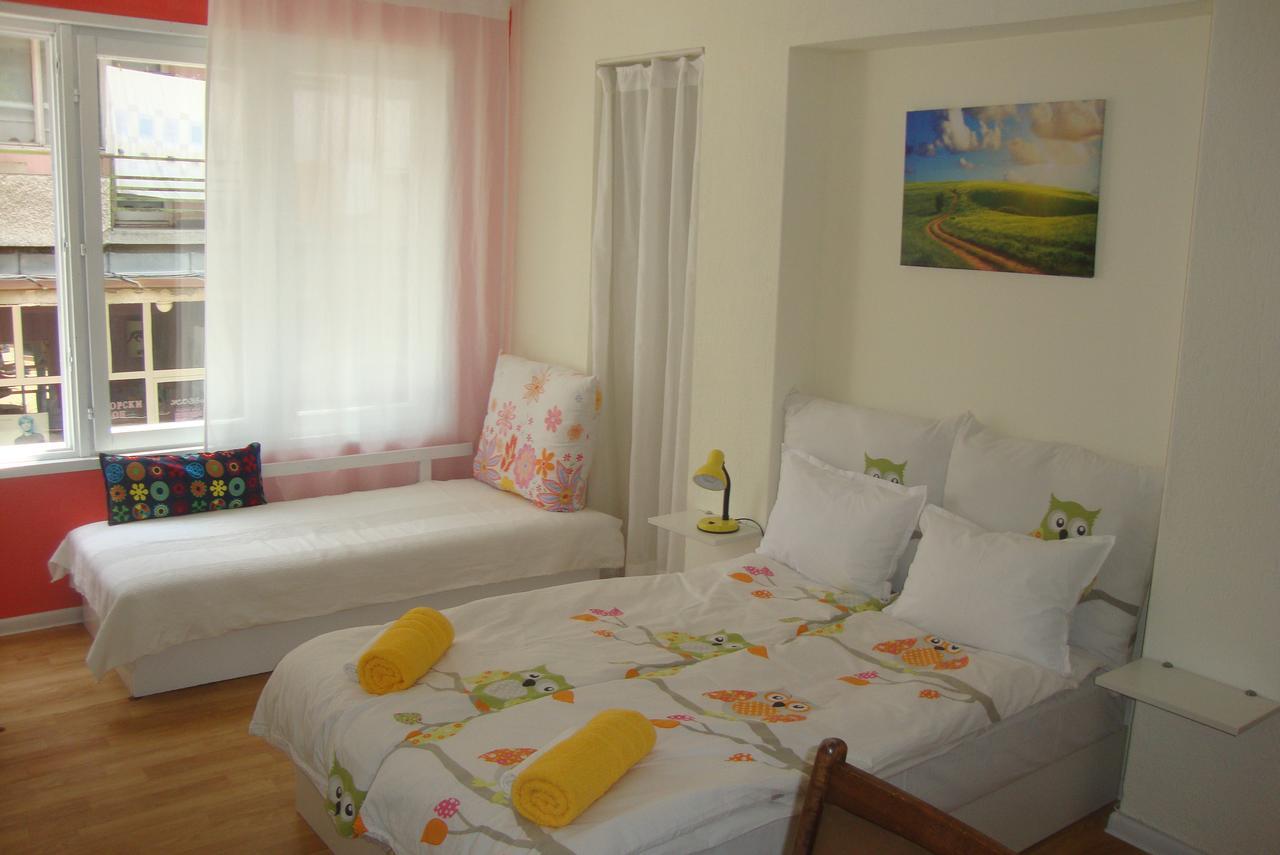 Guest Rooms Colours カザンラク エクステリア 写真
